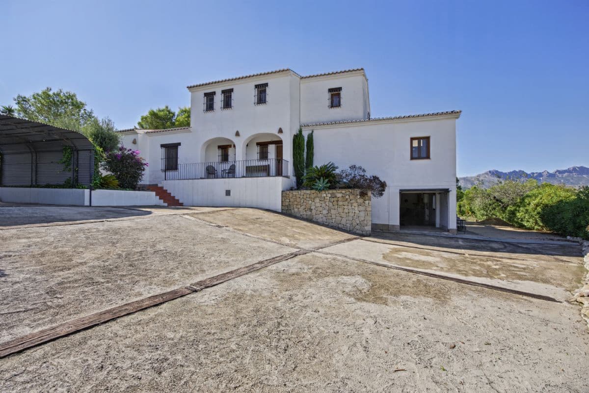 5 soverom Villa til salgs i Benissa med svømmebasseng garasje - € 990 000 (Ref: 10179702)
