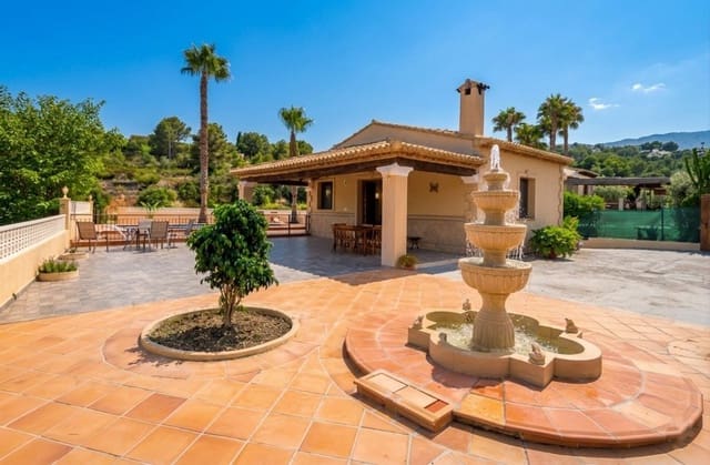Chalet de 2 habitaciones en Gargasindi, Calpe / Calp en venta con piscina - 439.000 € (Ref: 7902821)