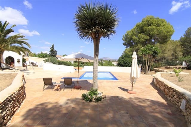 7 bedroom Villa for sale in Benissa with pool - € 1,050,000 (Ref: 8779032)
