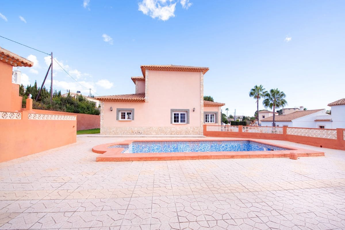 5 Zimmer Villa zu verkaufen in Calpe / Calp mit Pool - 726.500 € (Ref: 8820881)
