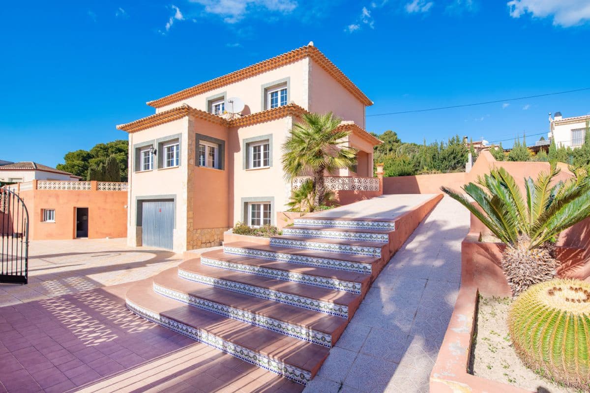 5 Zimmer Villa zu verkaufen in Calpe / Calp mit Pool - 726.500 € (Ref: 8820881)