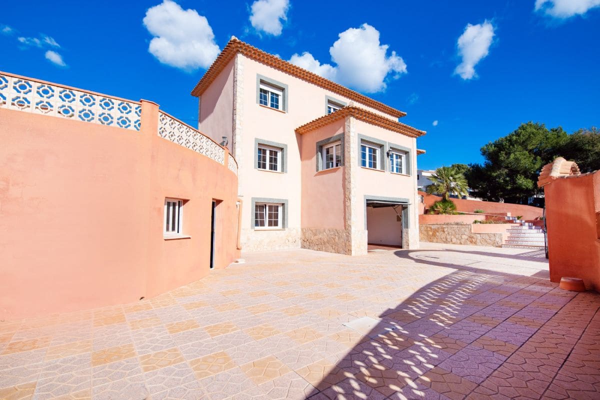5 Zimmer Villa zu verkaufen in Calpe / Calp mit Pool - 726.500 € (Ref: 8820881)