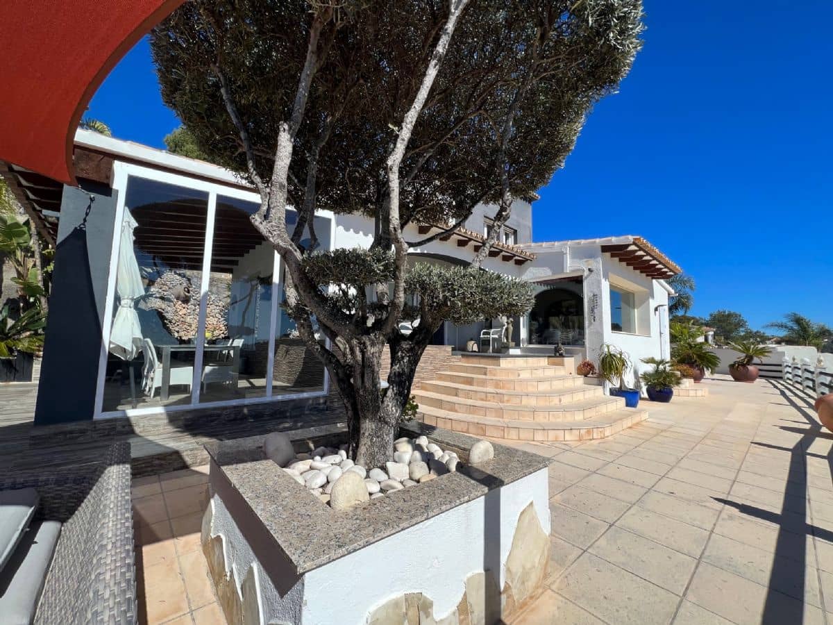 3 slaapkamer Villa te koop in Calpe / Calp met zwembad - € 900.000 (Ref: 9981489)