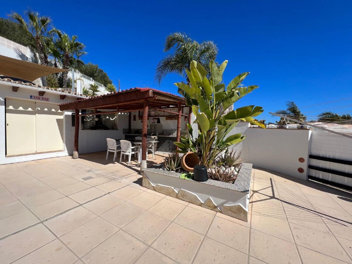 3 slaapkamer Villa te koop in Calpe / Calp met zwembad - € 900.000 (Ref: 9981489)