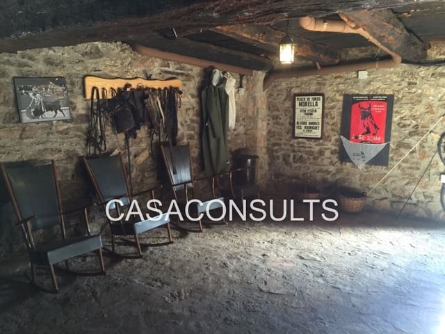 5 bedroom Villa for sale in Puertomingalvo with garage - € 550,000 (Ref: 5009675)