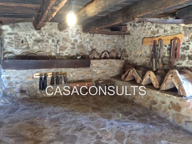 5 bedroom Villa for sale in Puertomingalvo with garage - € 550,000 (Ref: 5009675)