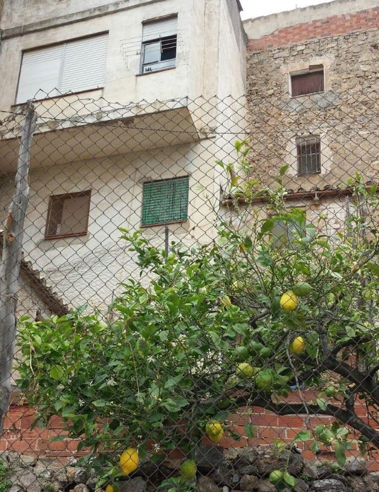 3 soveværelse Byhus til salg i Llucena  - € 80.000 (Ref: 5013991)