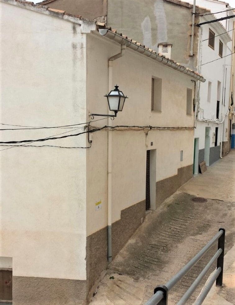 3 soveværelse Byhus til salg i Llucena  - € 80.000 (Ref: 5013991)