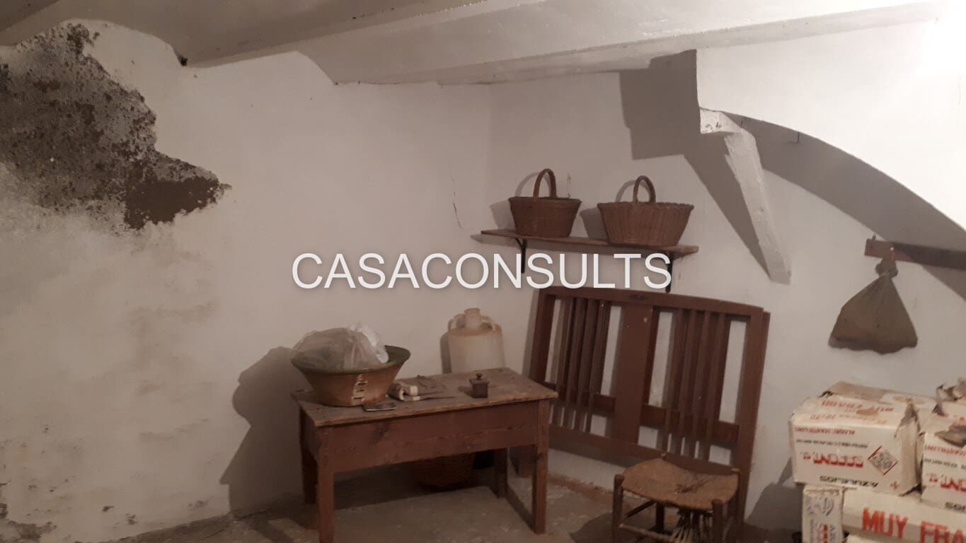 8 soveværelse Byhus til salg i Llucena  - € 85.000 (Ref: 5700124)