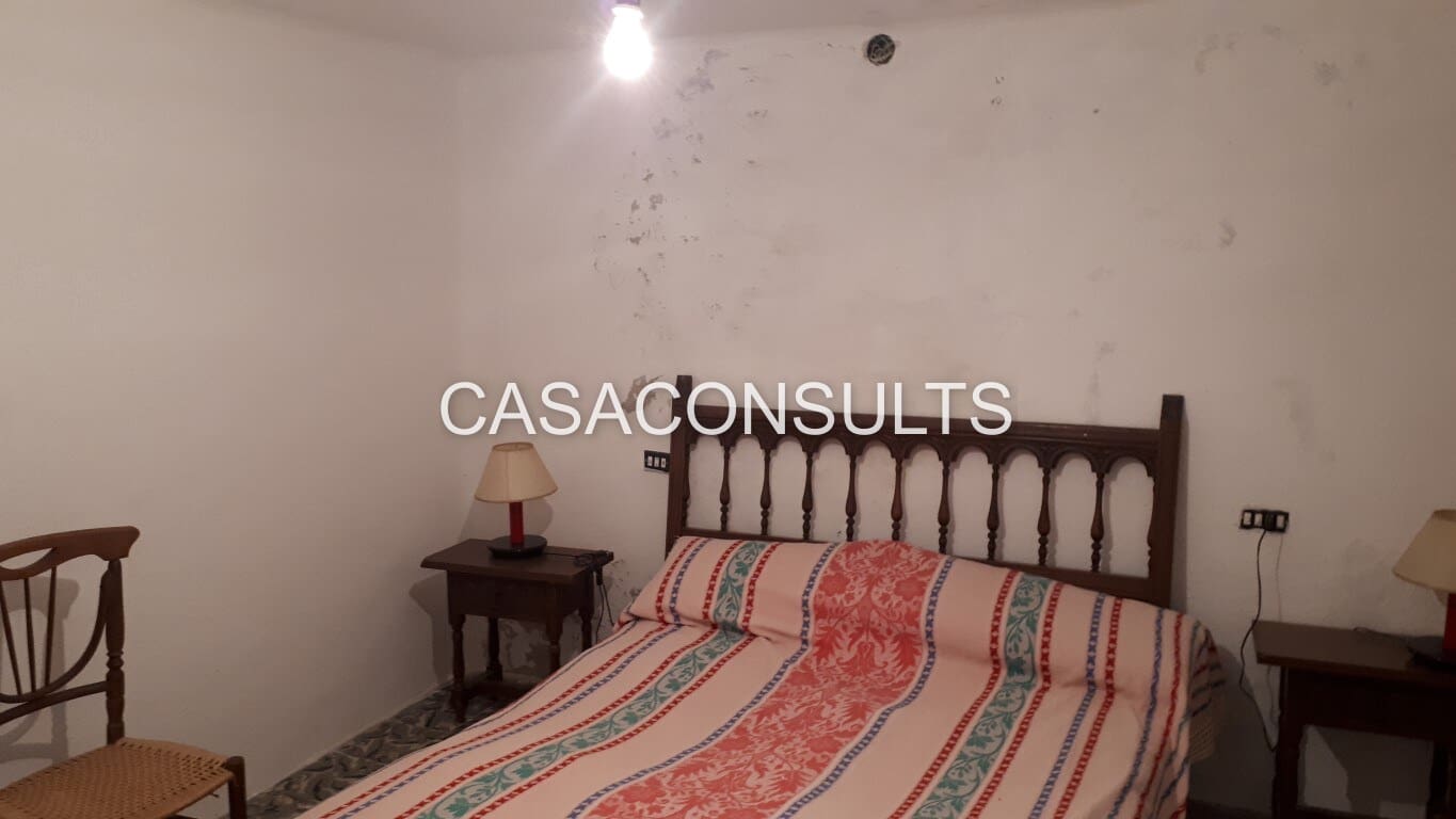 8 soveværelse Byhus til salg i Llucena  - € 85.000 (Ref: 5700124)