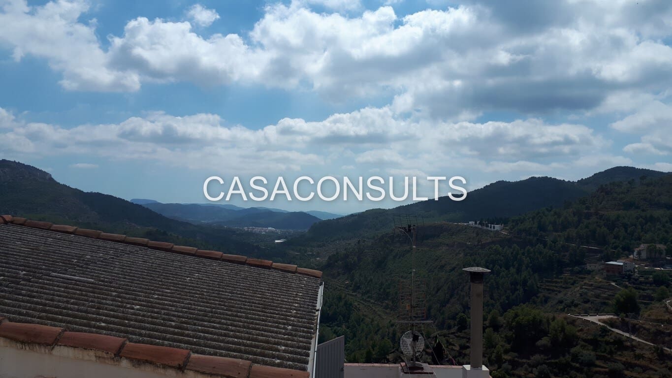 8 soveværelse Byhus til salg i Llucena  - € 85.000 (Ref: 5700124)