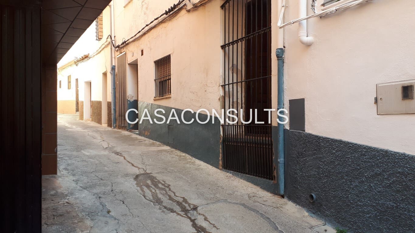 8 soveværelse Byhus til salg i Llucena  - € 85.000 (Ref: 5700124)
