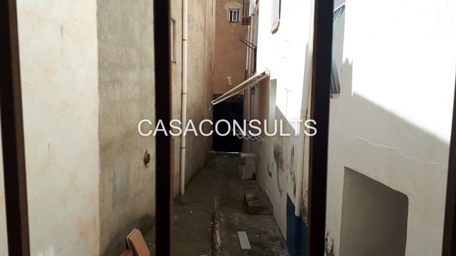 8 bedroom Townhouse for sale in Llucena  - € 85,000 (Ref: 5700124)