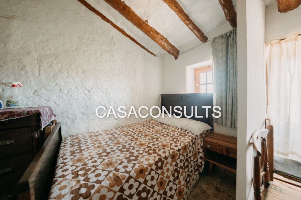 4 bedroom Villa for sale in Atzeneta del Maestrat - € 55,000 (Ref: 6890635)