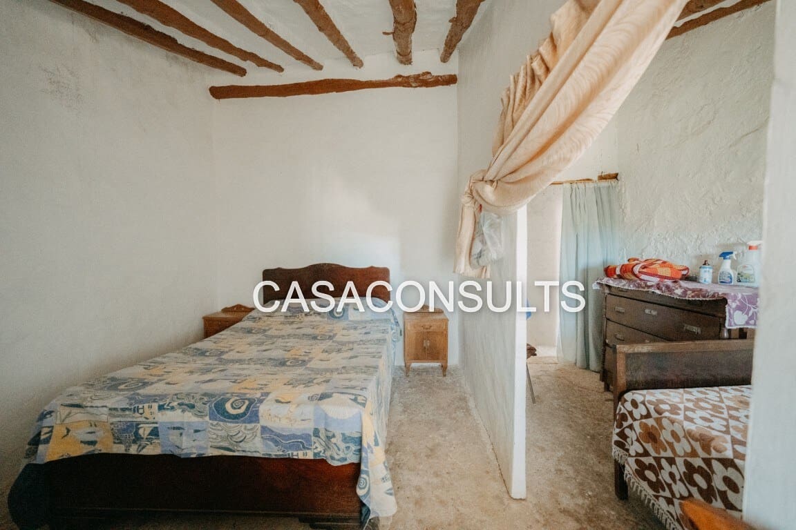 4 bedroom Villa for sale in Atzeneta del Maestrat - € 55,000 (Ref: 6890635)