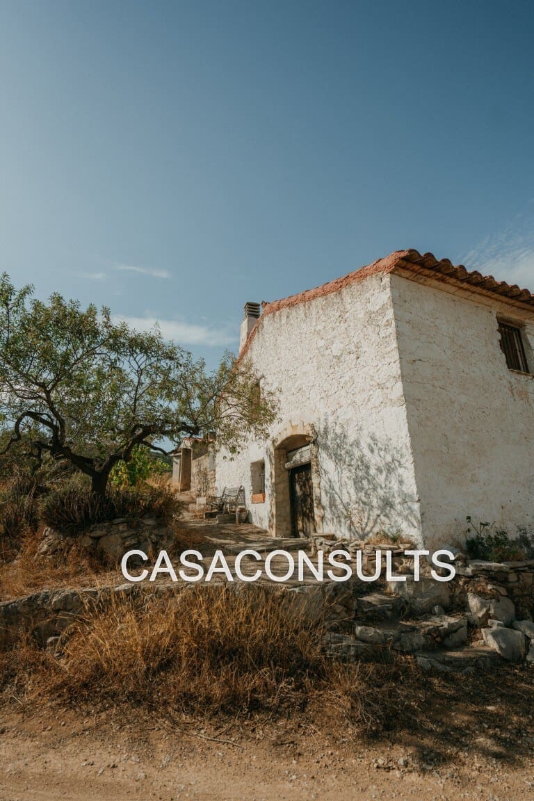 4 bedroom Villa for sale in Atzeneta del Maestrat - € 55,000 (Ref: 6890635)