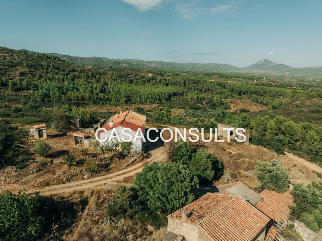 4 bedroom Villa for sale in Atzeneta del Maestrat - € 55,000 (Ref: 6890635)