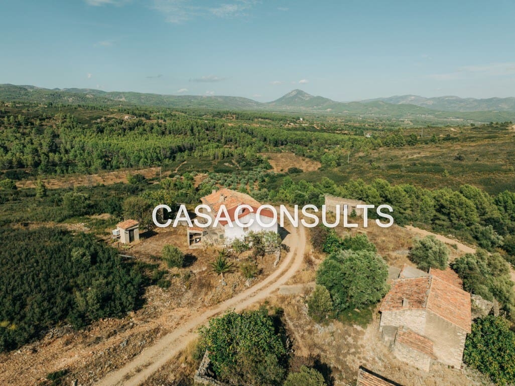 4 bedroom Villa for sale in Atzeneta del Maestrat - € 55,000 (Ref: 6890635)