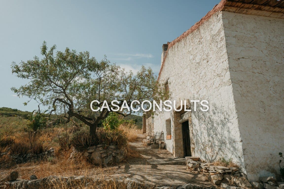 4 bedroom Villa for sale in Atzeneta del Maestrat - € 55,000 (Ref: 6890635)