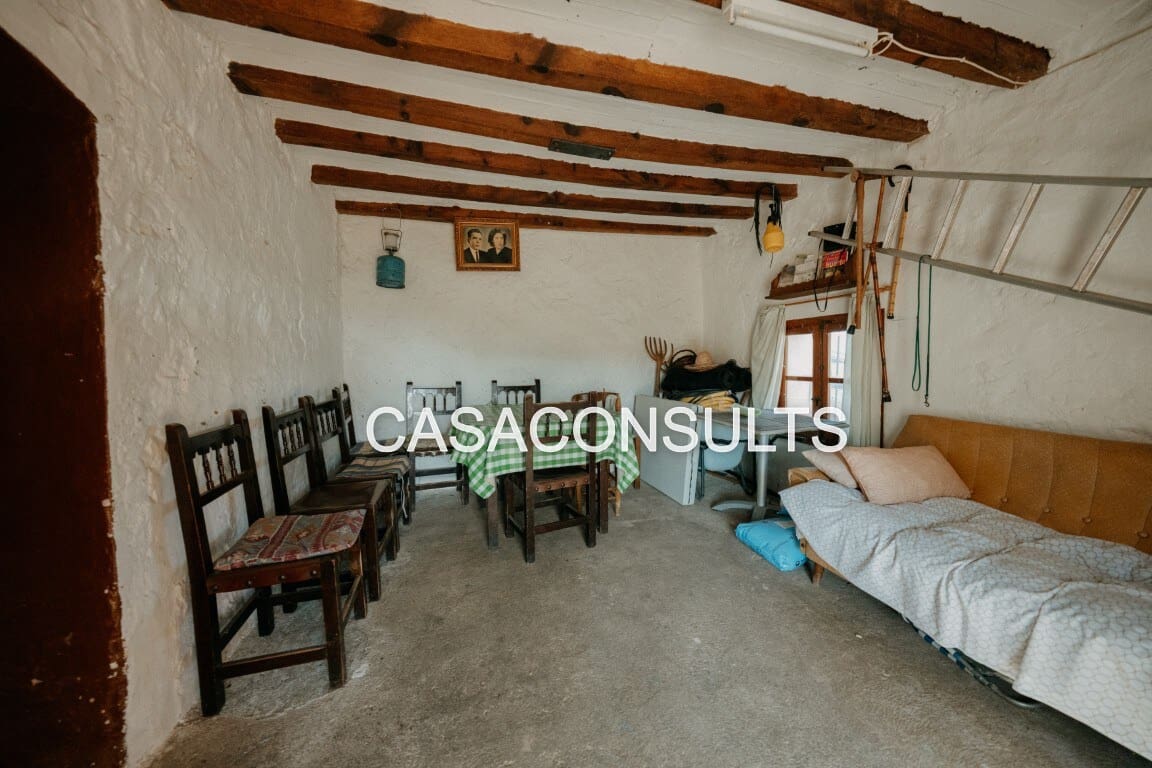 4 bedroom Villa for sale in Atzeneta del Maestrat - € 55,000 (Ref: 6890635)