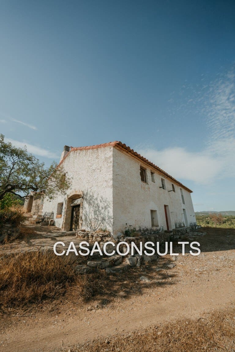 4 bedroom Villa for sale in Atzeneta del Maestrat - € 55,000 (Ref: 6890635)