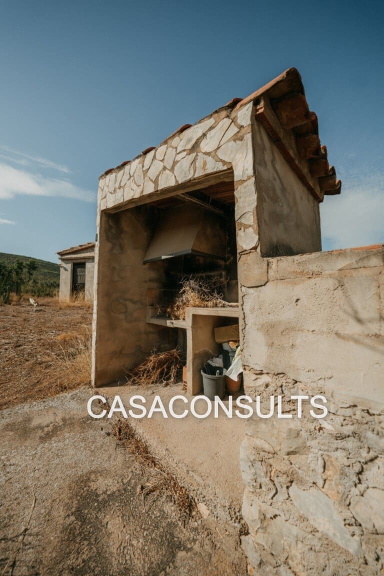 4 bedroom Villa for sale in Atzeneta del Maestrat - € 55,000 (Ref: 6890635)