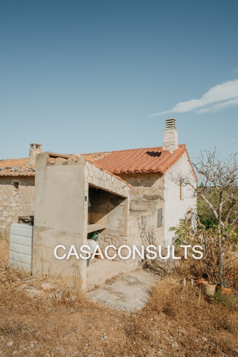 4 bedroom Villa for sale in Atzeneta del Maestrat - € 55,000 (Ref: 6890635)
