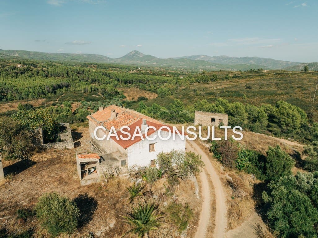 4 bedroom Villa for sale in Atzeneta del Maestrat - € 55,000 (Ref: 6890635)