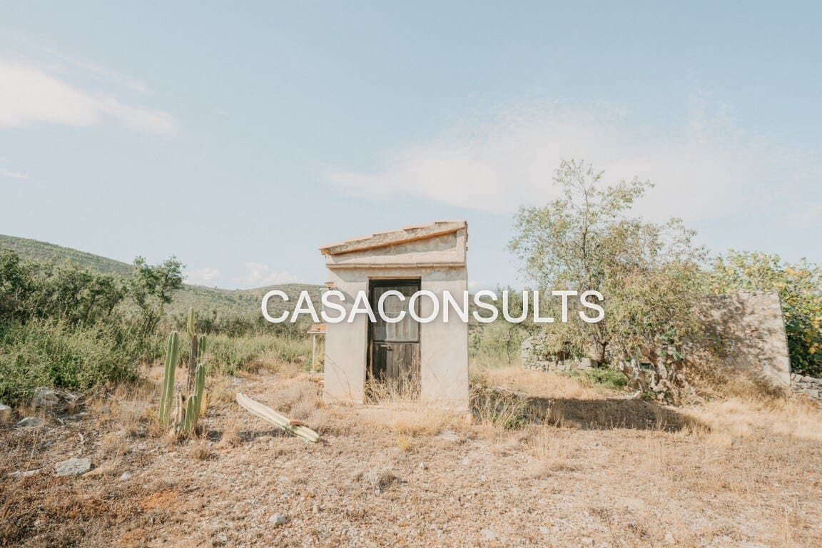 4 bedroom Villa for sale in Atzeneta del Maestrat - € 55,000 (Ref: 6890635)
