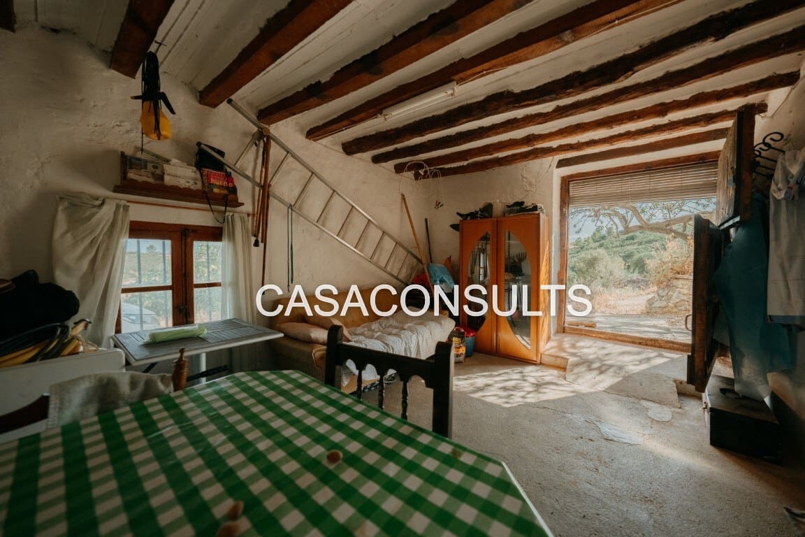 4 bedroom Villa for sale in Atzeneta del Maestrat - € 55,000 (Ref: 6890635)