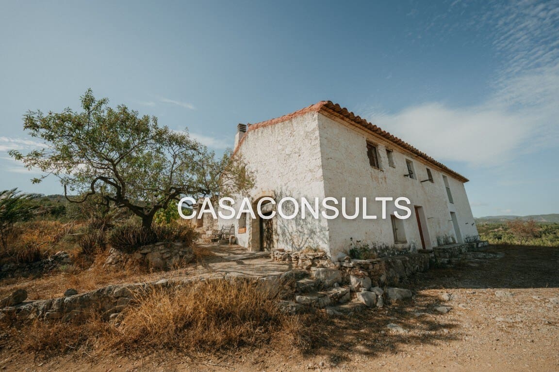 4 bedroom Villa for sale in Atzeneta del Maestrat - € 55,000 (Ref: 6890635)