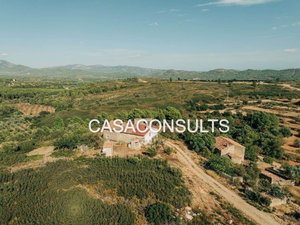 4 bedroom Villa for sale in Atzeneta del Maestrat - € 55,000 (Ref: 6890635)