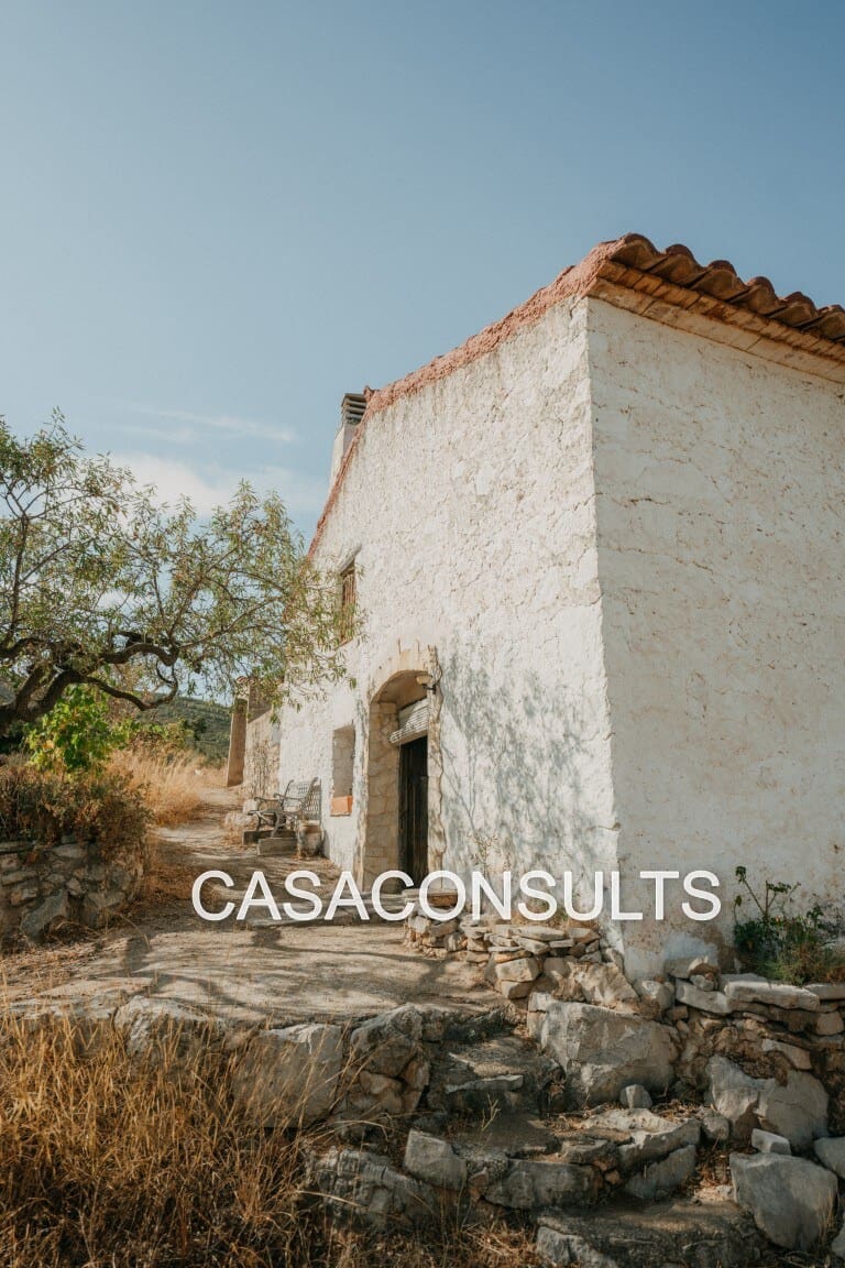 4 bedroom Villa for sale in Atzeneta del Maestrat - € 55,000 (Ref: 6890635)