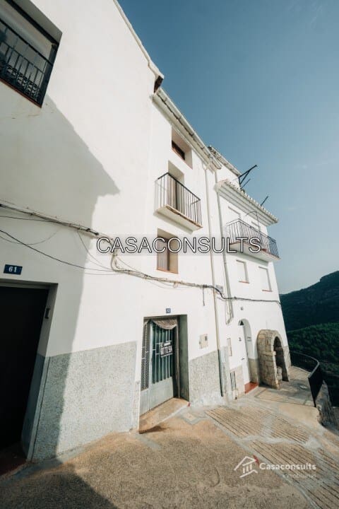 3 soveværelse Byhus til salg i Llucena  - € 20.000 (Ref: 7207295)