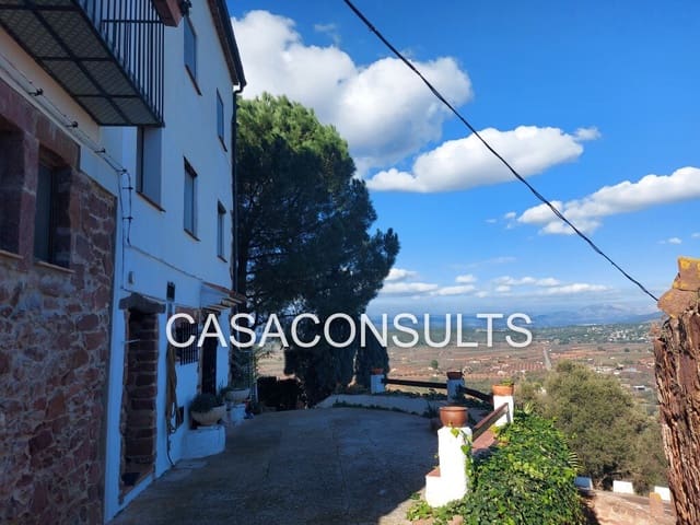 5 bedroom Townhouse for sale in Vilafamés with garage - € 299,000 (Ref: 7458997)