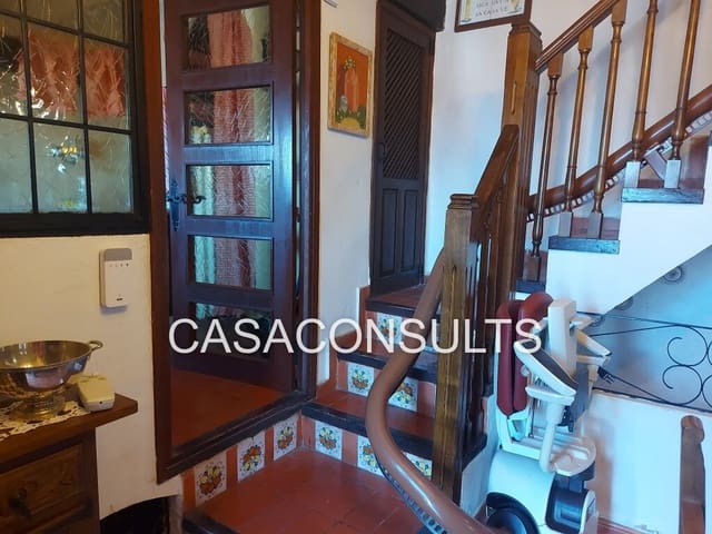 5 bedroom Townhouse for sale in Vilafamés with garage - € 299,000 (Ref: 7458997)