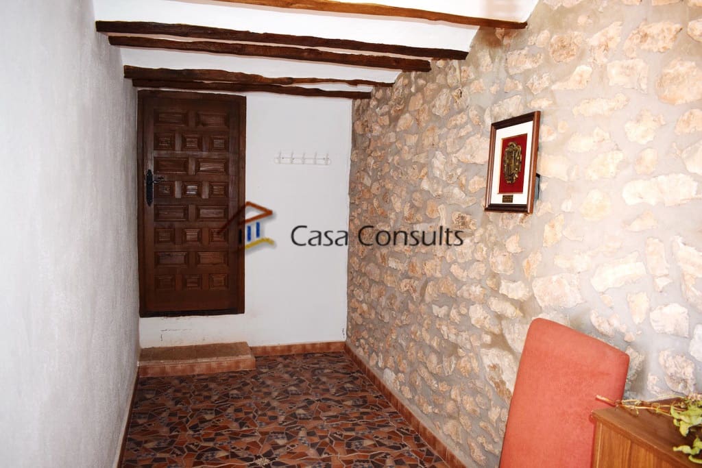 7 soveværelse Villa til salg i Les Useres med garage - € 160.000 (Ref: 8488126)