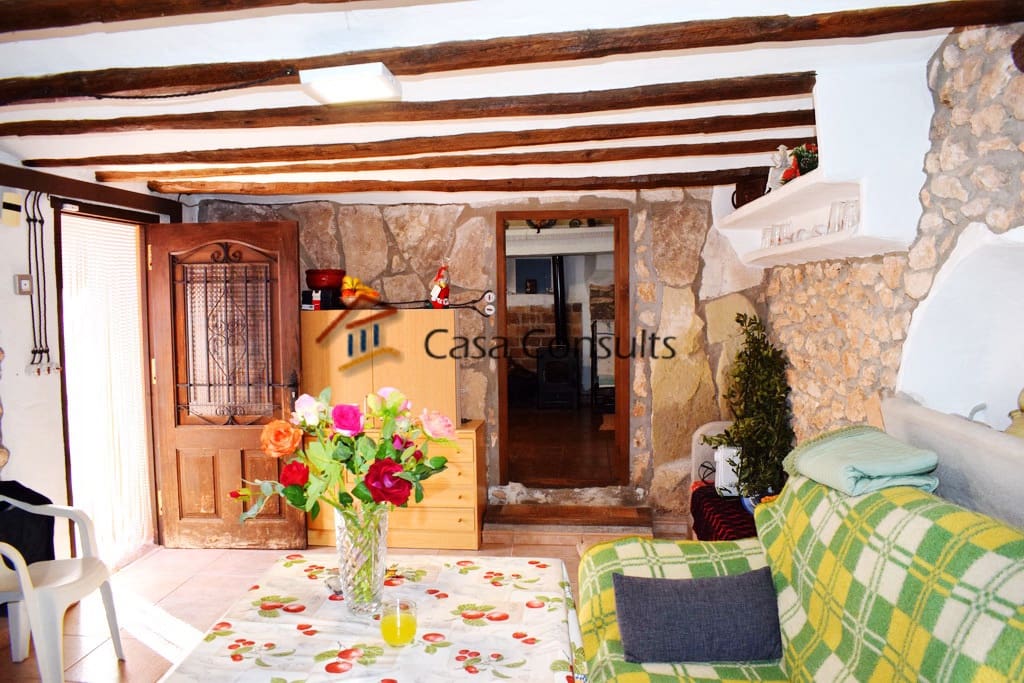 7 soveværelse Villa til salg i Les Useres med garage - € 160.000 (Ref: 8488126)