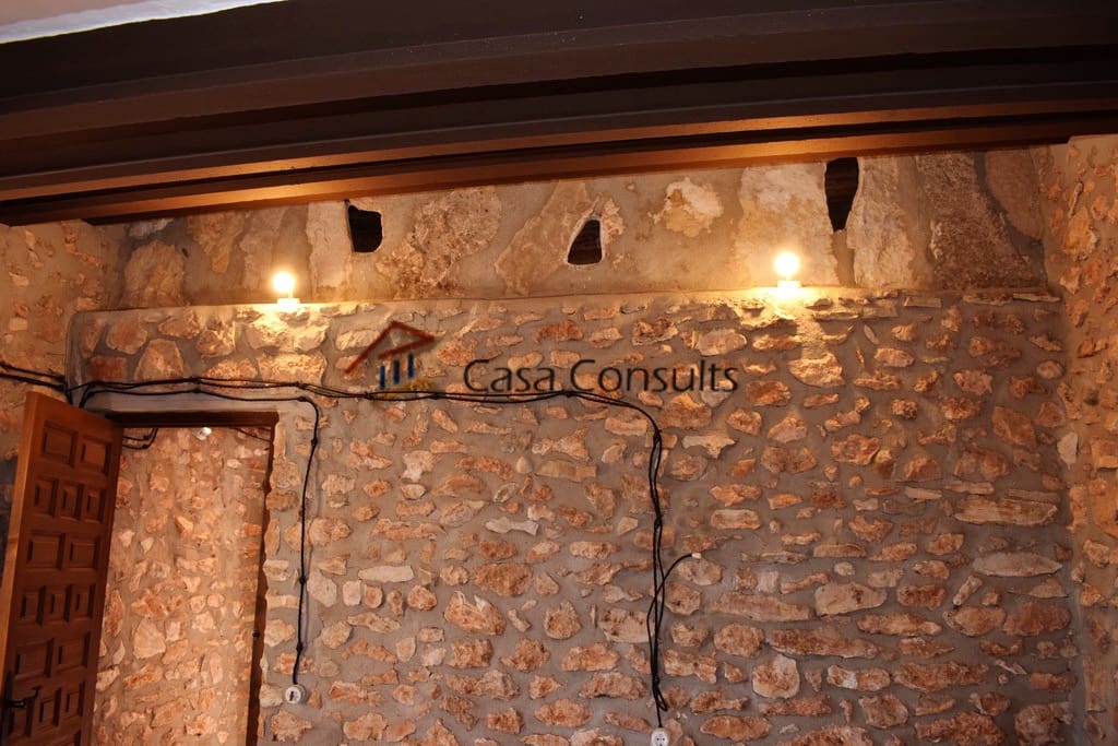 7 soveværelse Villa til salg i Les Useres med garage - € 160.000 (Ref: 8488126)