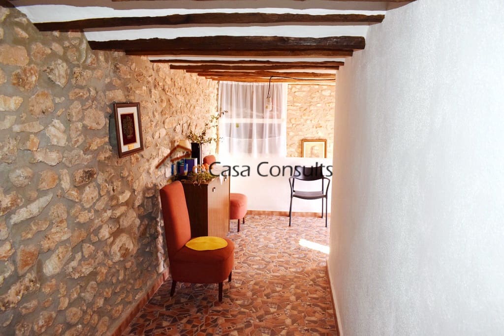 7 soveværelse Villa til salg i Les Useres med garage - € 160.000 (Ref: 8488126)