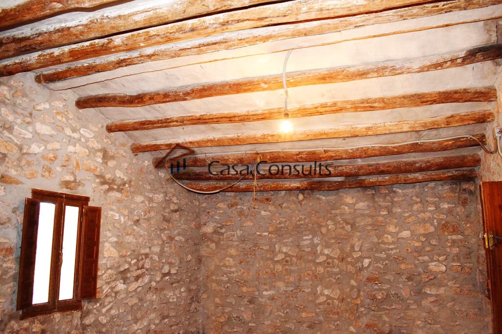 7 soveværelse Villa til salg i Les Useres med garage - € 160.000 (Ref: 8488126)