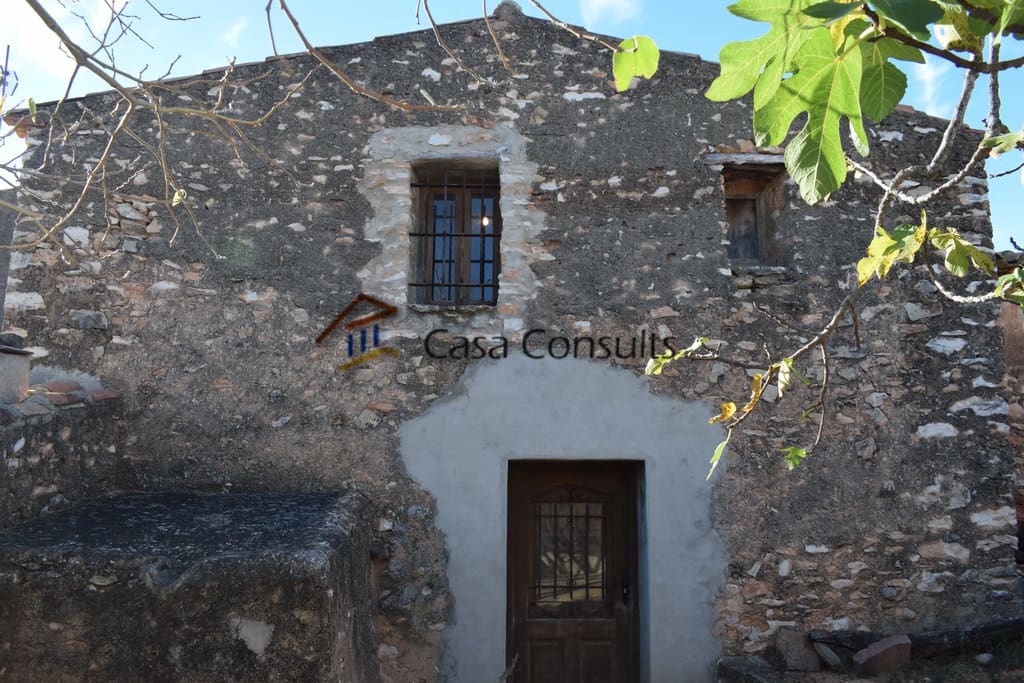 7 soveværelse Villa til salg i Les Useres med garage - € 160.000 (Ref: 8488126)