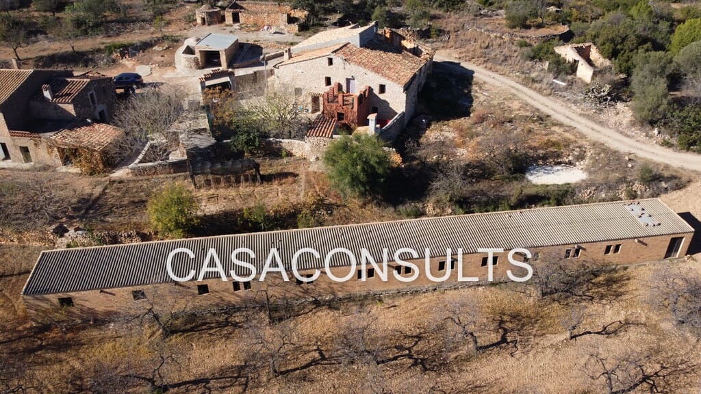 7 soveværelse Villa til salg i Les Useres med garage - € 160.000 (Ref: 8488126)