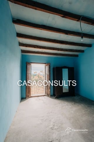 7 bedroom Villa for sale in Les Useres with garage - € 160,000 (Ref: 8488126)