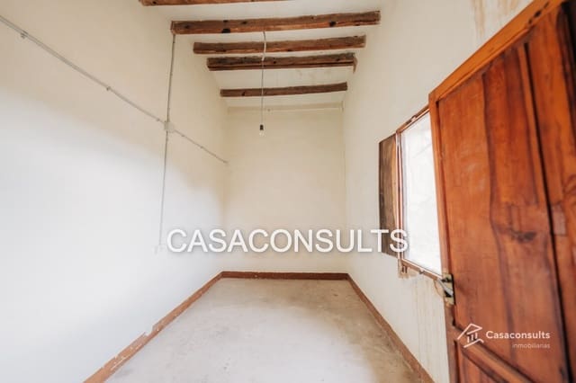 7 bedroom Villa for sale in Les Useres with garage - € 160,000 (Ref: 8488126)
