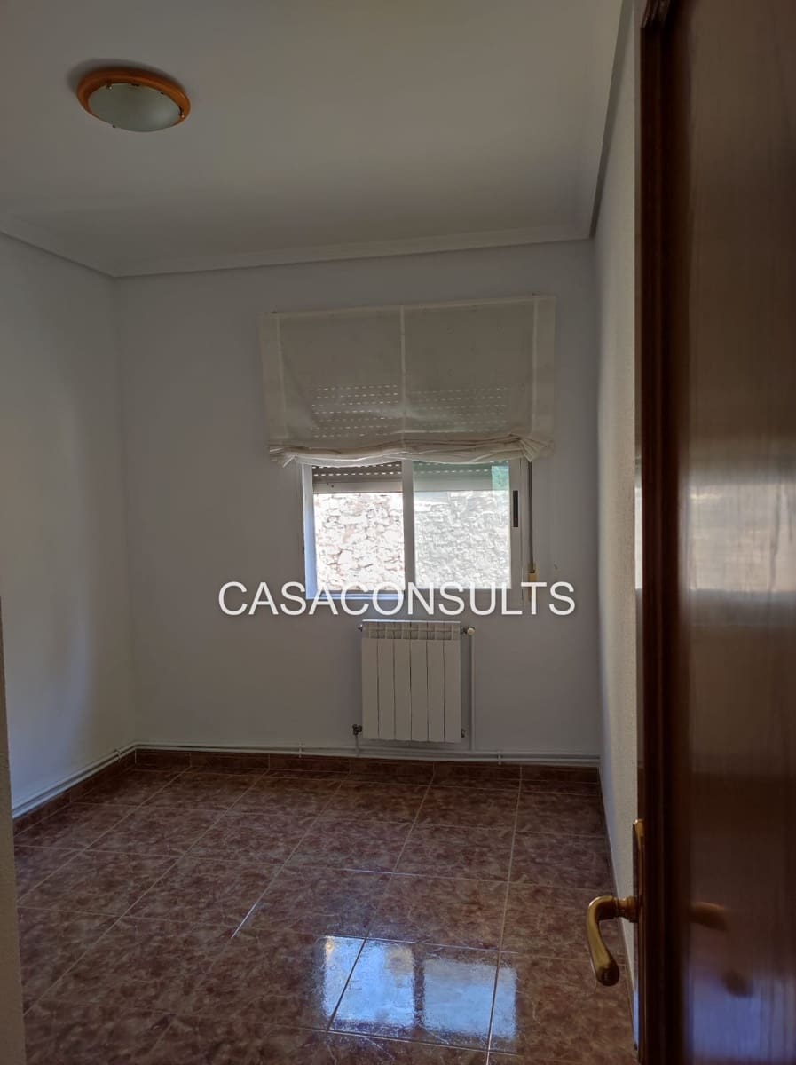 4 soveværelse Lejlighed til salg i Llucena  - € 75.000 (Ref: 8863156)