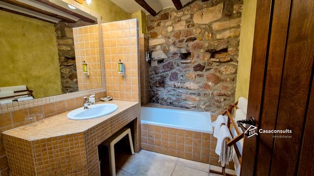 9 bedroom Hotel for sale in Vilafamés - € 995,000 (Ref: 8865823)