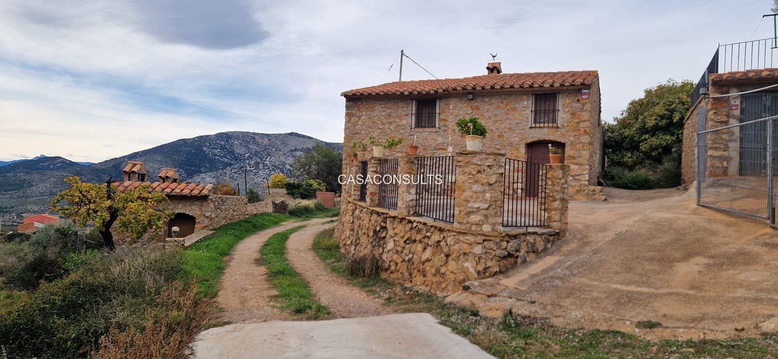 4 soveværelse Finca/Landehus til salg i Los Rosildos med garage - € 95.000 (Ref: 9413547)