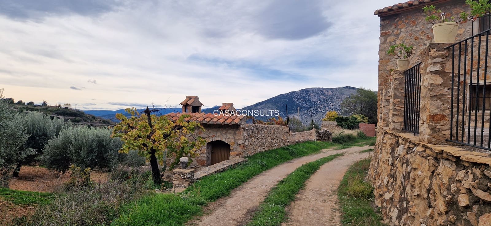 4 soveværelse Finca/Landehus til salg i Los Rosildos med garage - € 95.000 (Ref: 9413547)