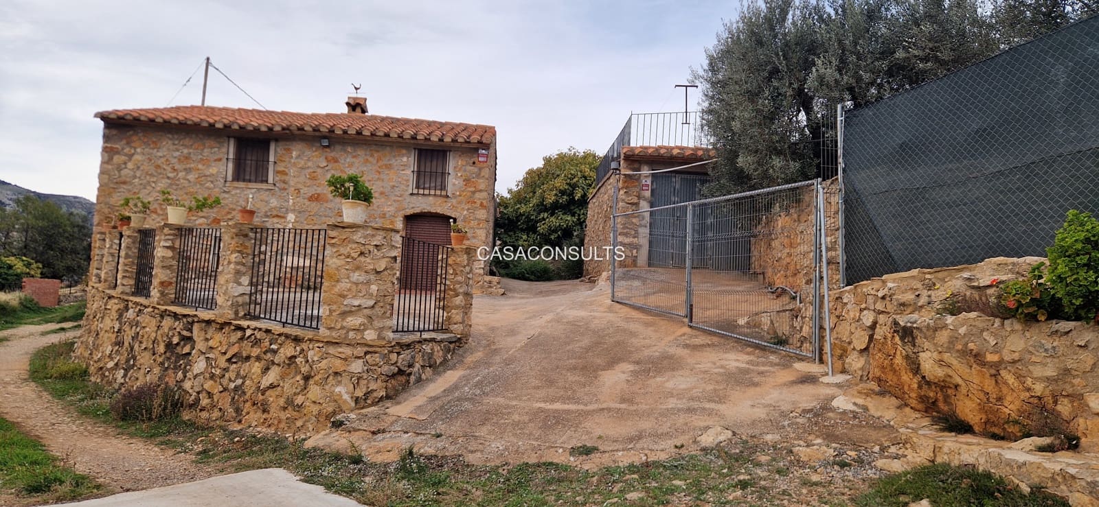 4 soveværelse Finca/Landehus til salg i Los Rosildos med garage - € 95.000 (Ref: 9413547)